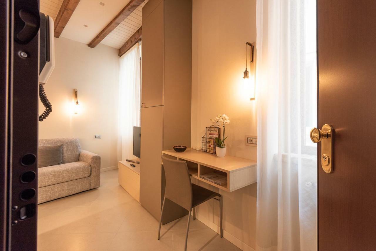 Dreamy Apartment Tre Corone Old Town Desenzano del Garda Exterior foto